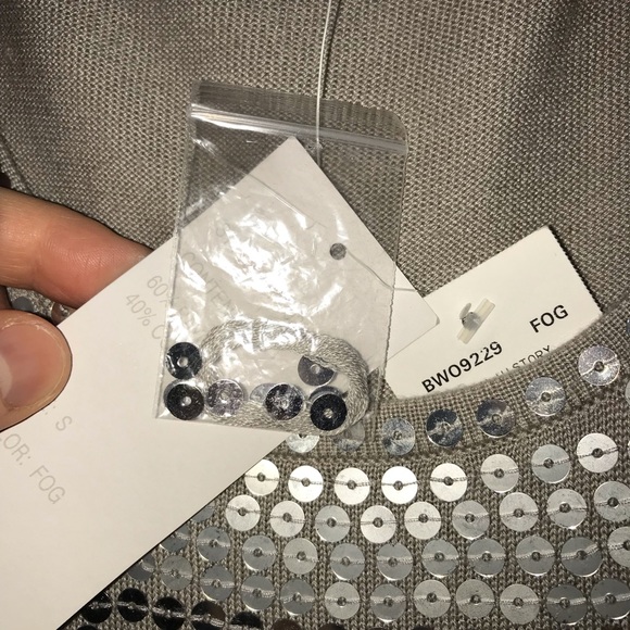 🩶 Design History - Silver & Gray Striped Sequined Tank 🩶 - Picture 4 of 5